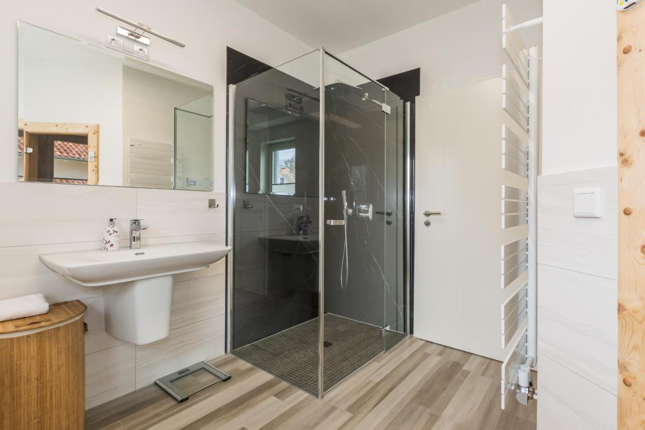 Luxus-See-Domizil Mit Sauna, Kamin Und Boot-130 Qm Fuer 6 Personen Krakow am See Luaran gambar
